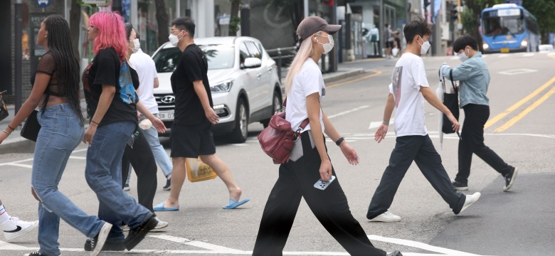 루이비통도 반했다…한국 '길거리 패션'에 큰손들 뭉칫돈